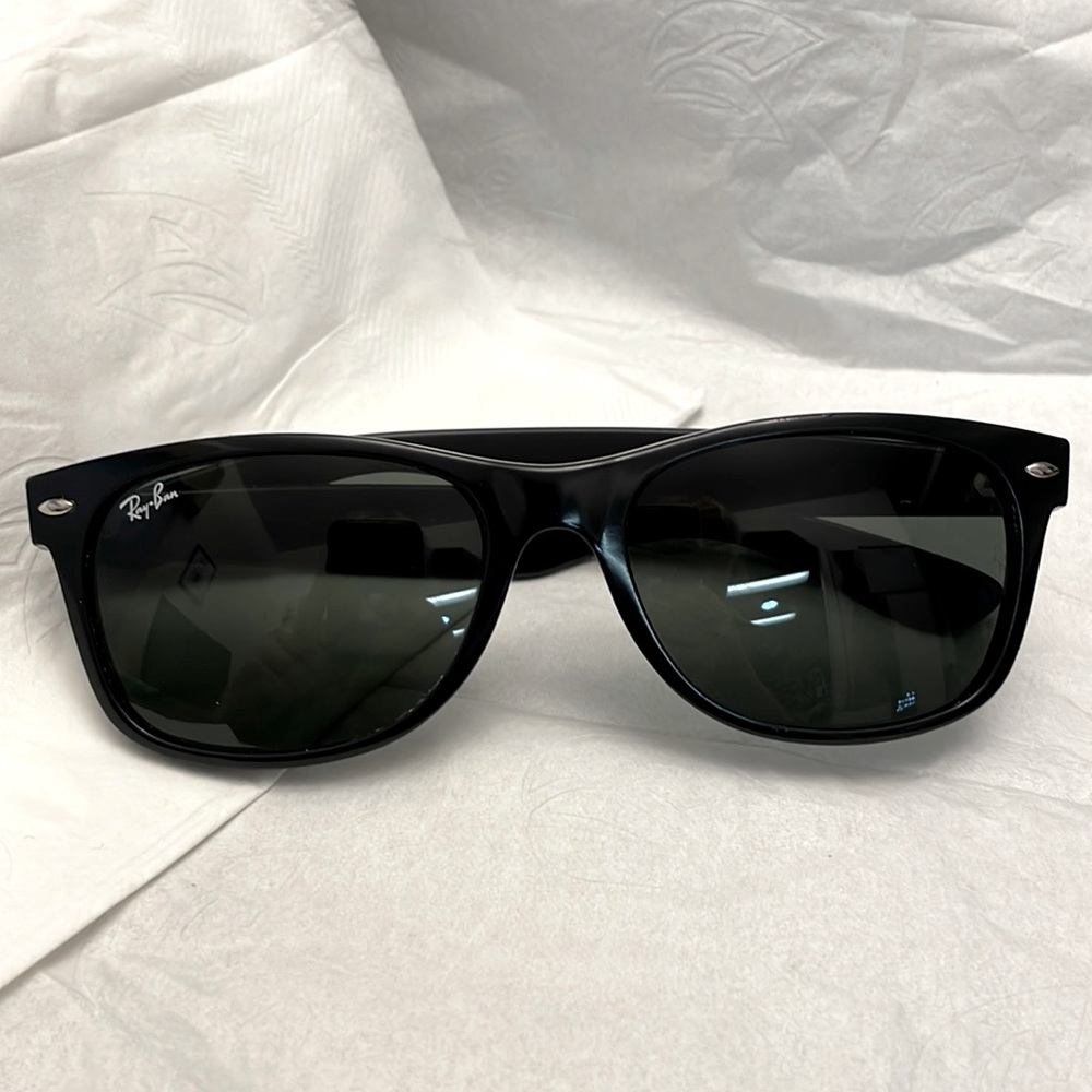 Ray-Ban sunglasses with matching case unisex authentic no scratches rayban
